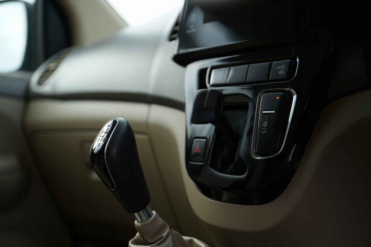 Levier de vitesse automatique et manuel comparés dans une voiture de formation